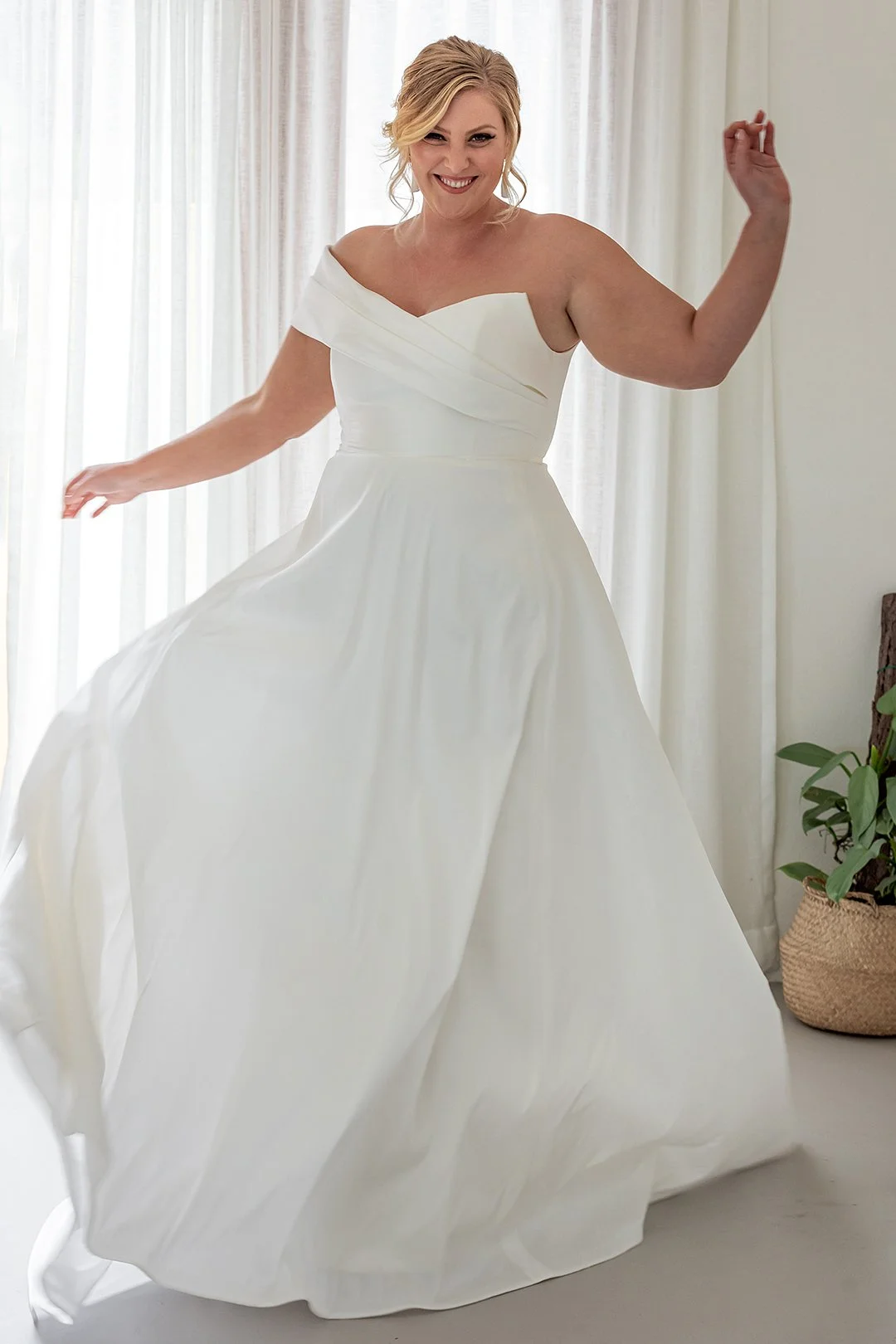 One shoulder plus size wedding dress hotsell